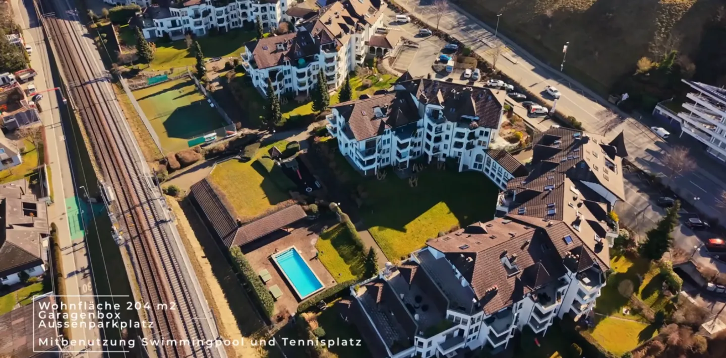 Coming Soon: Exclusive 6.5-Room Penthouse Apartment in Lake Park Altendorf - Photo 2 of 2