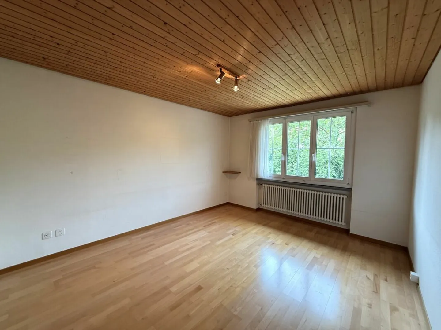 Your new home with plenty of space and potential - Photo 11 of 13