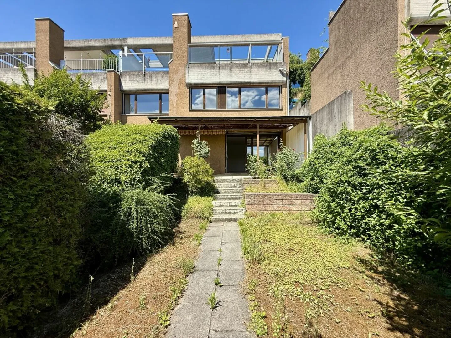 Vue de rêve et grand potentiel : Maison de ville à Magden - Photo 2 sur 13