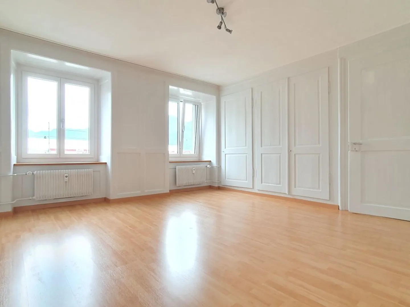 Affordable and well-maintained 3.0-room apartment with a breathtaking view - Photo 1 of 5