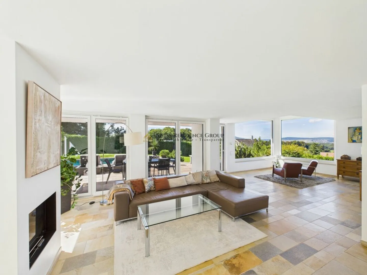 Exklusives Einfamilienhaus mit Pool, Weitsicht und grossem Garten an bester Lage in Winkel - Foto 8 von 13