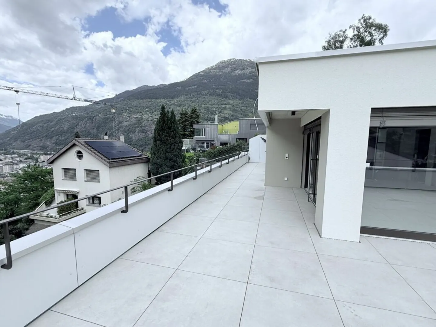 Unique penthouse apartment with alpine views in Brig and large sun terrace - Photo 3 of 13