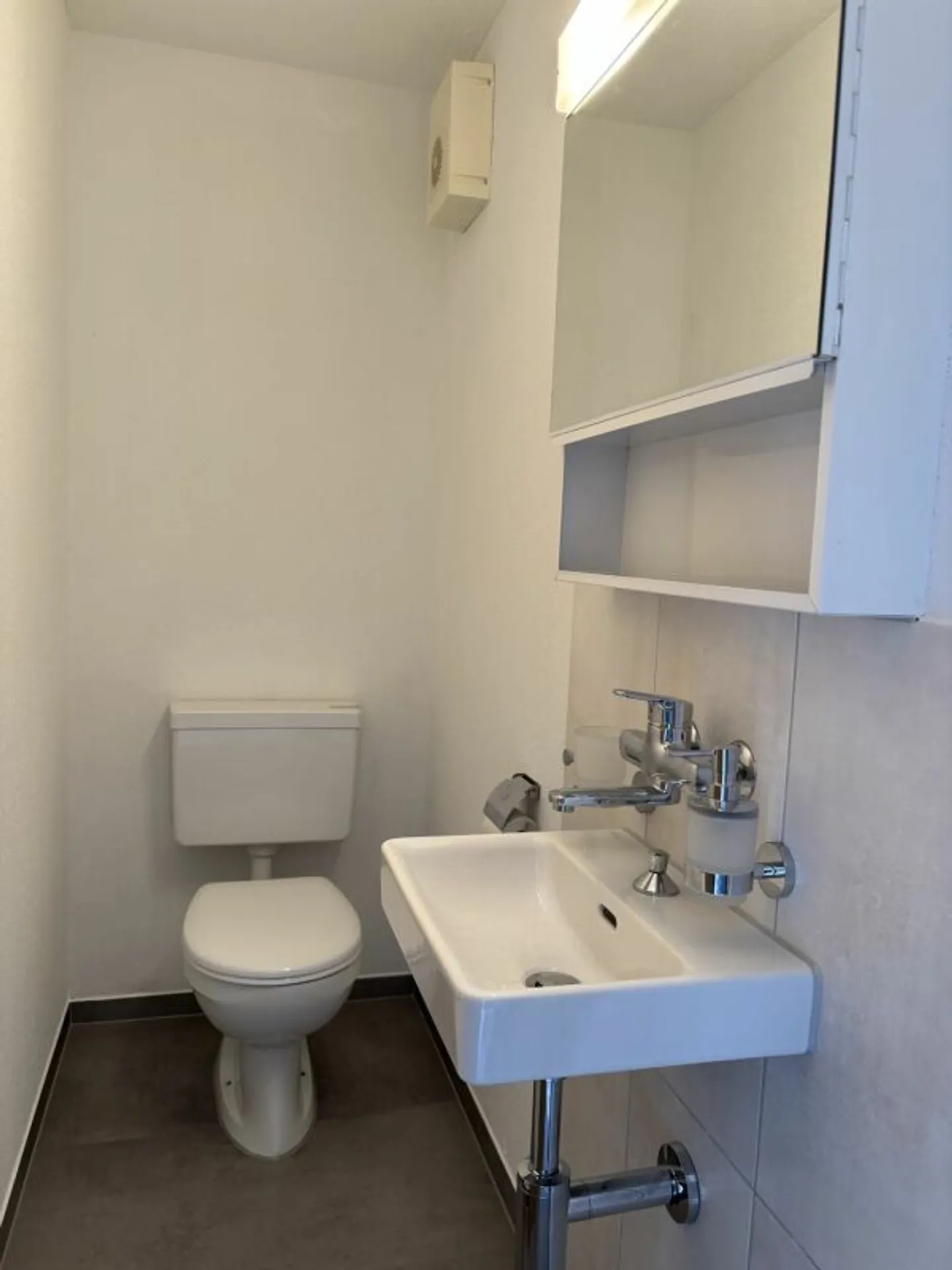 Esclusiva casa a schiera di 5,5 stanze direttamente al lago - Foto 9 di 13
