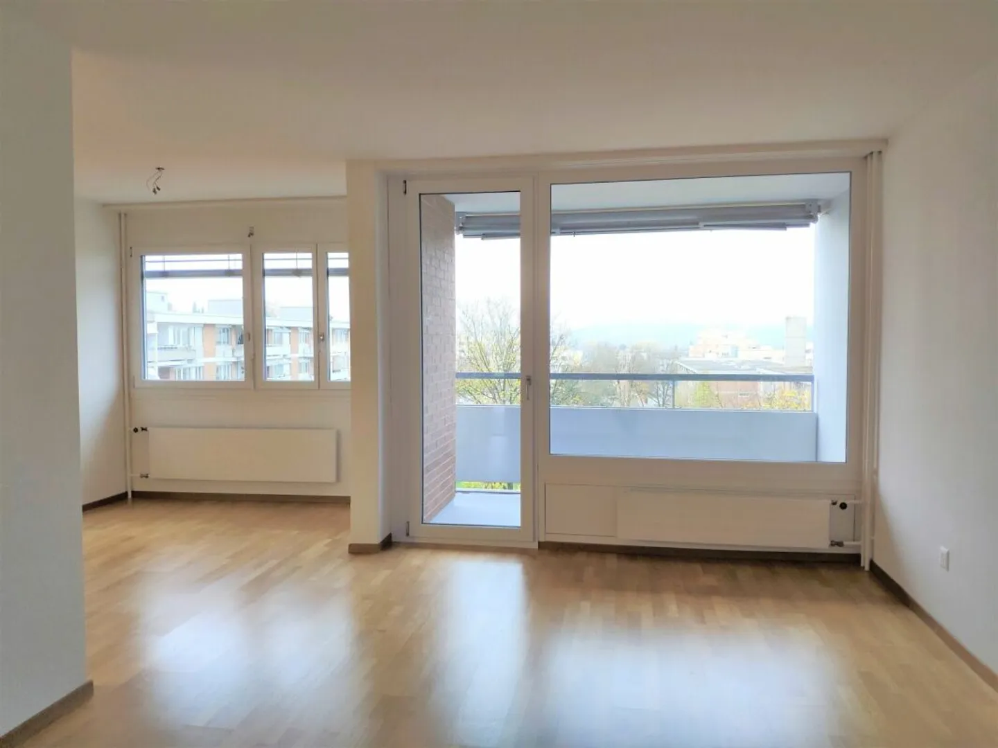 Partially renovated 4.5-room apartment on the 6th floor in Ittigen with washing tower - Photo 6 of 9