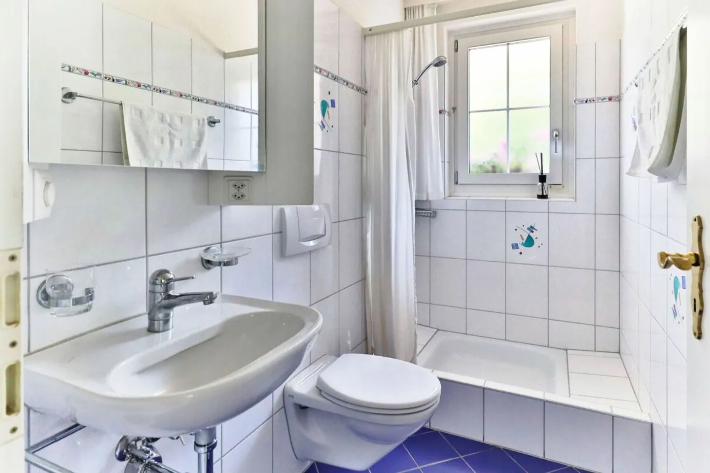 Charming Country House with Garden - Photo 6 of 13