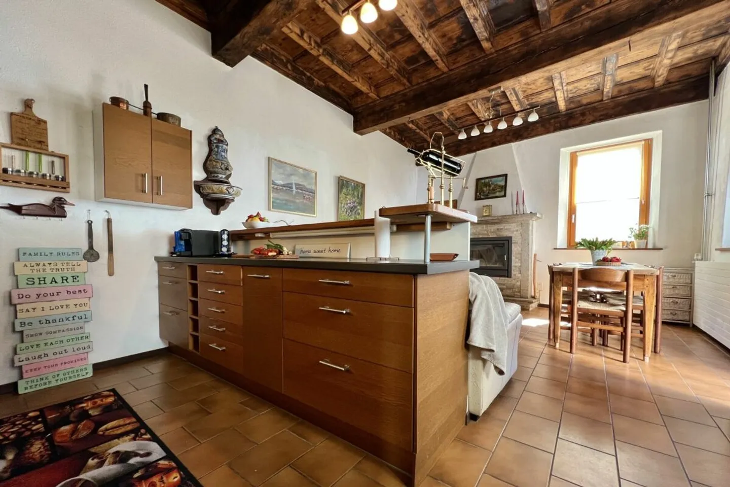 Large Village House with Lake View, Beautiful Garden and Parking - Photo 3 of 13