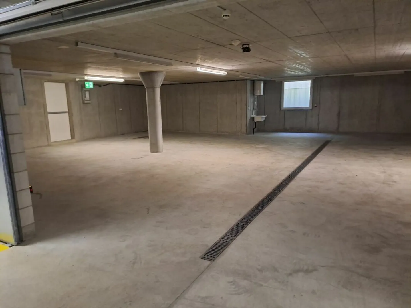Spazio di stoccaggio accessibile in auto - Foto 3 di 3