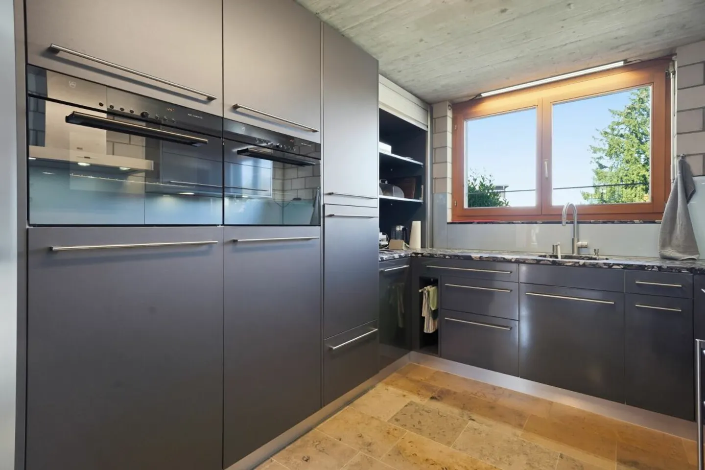 Spacious Semi-Detached House with Open Living Concept - Photo 6 of 13