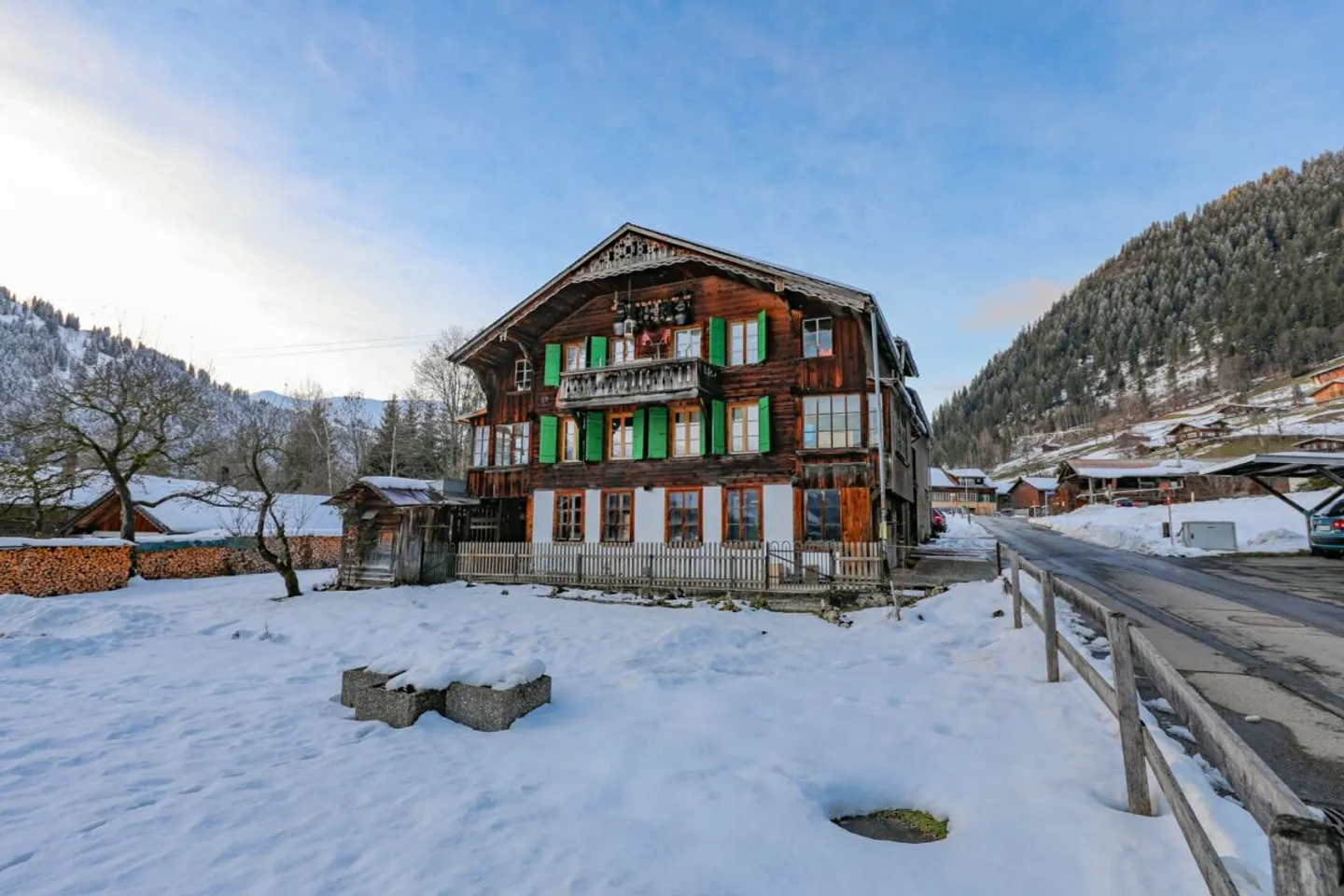 2-family residential building with workshop and building plot - Photo 1 of 6