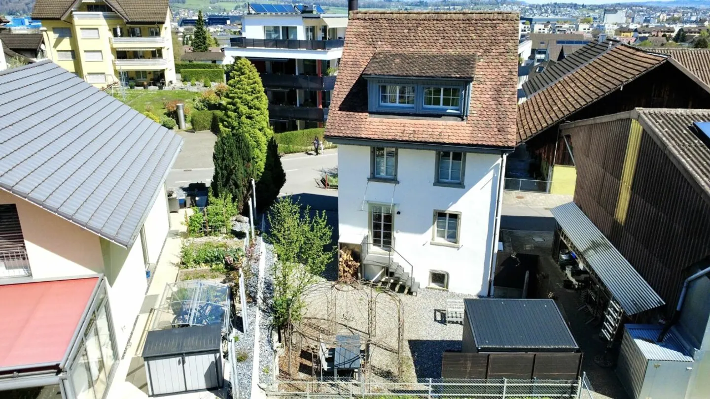 Maison individuelle historique, entièrement modernisée ! - Photo 2 sur 13