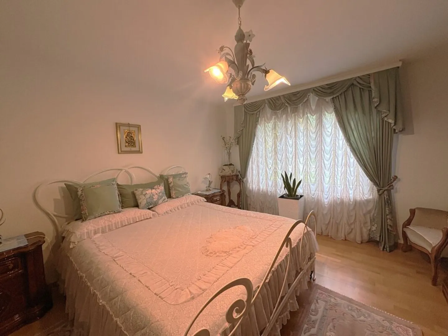 4½ Zimmer Erdgeschosswohnung mit zwei Sitzplätzen - Foto 9 di 13