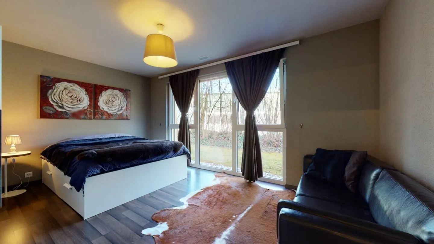 Stylish 4.5-room garden apartment with parking space in the garage and outdoor parking - Photo 8 of 12