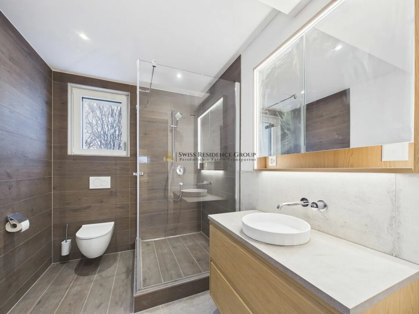 Renovated apartment with enviable view - Photo 4 of 9