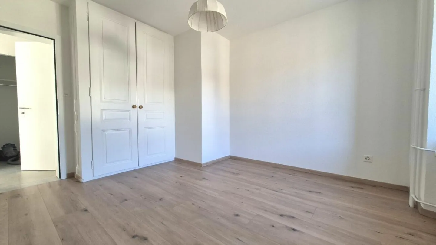 Appartement rénové avec terrasse - Photo 8 sur 13