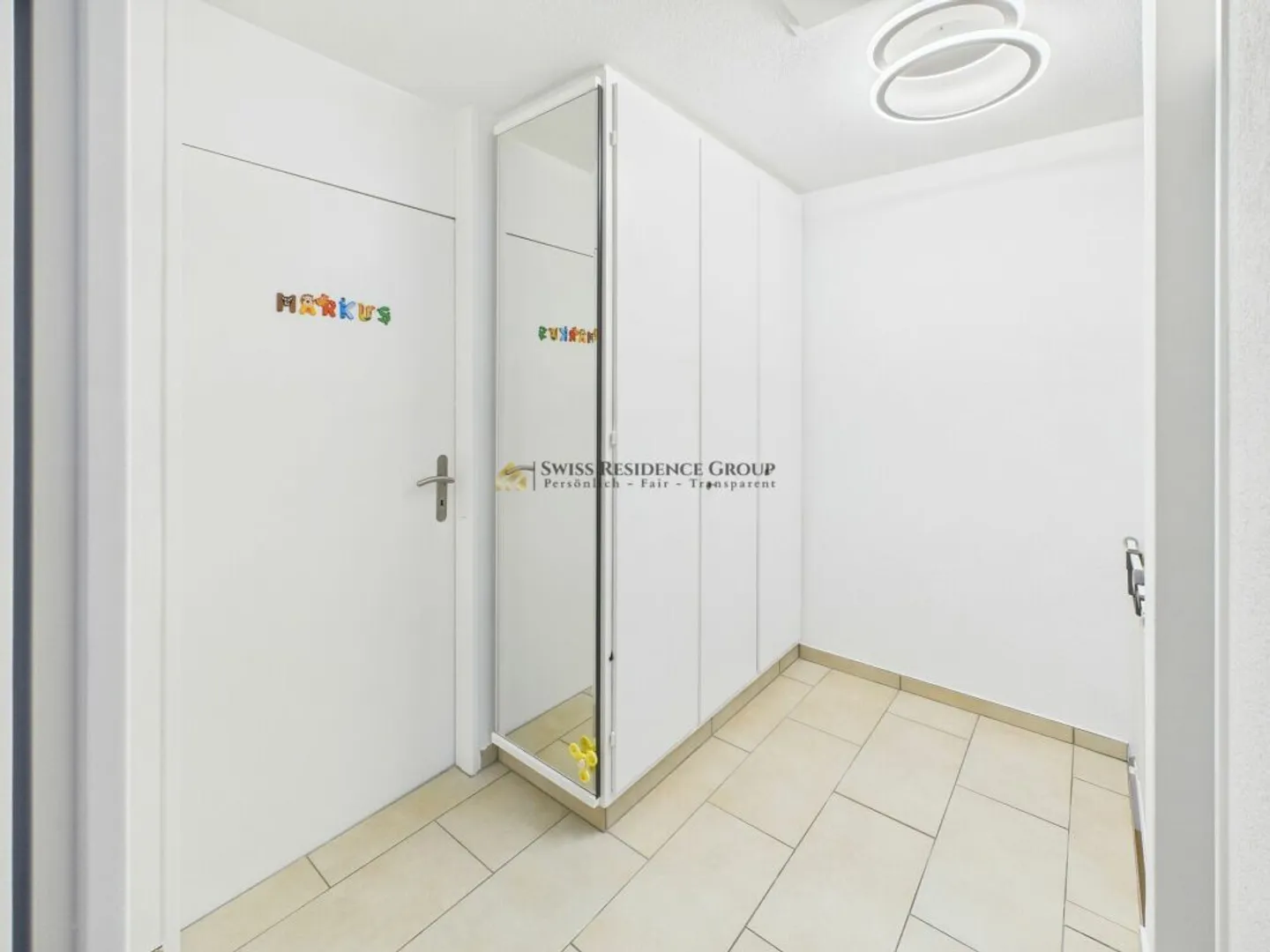 Modernes 5.5-Zimmer-Reiheneinfamilienhaus mit exklusivem Gartenjuwel - Foto 9 von 13