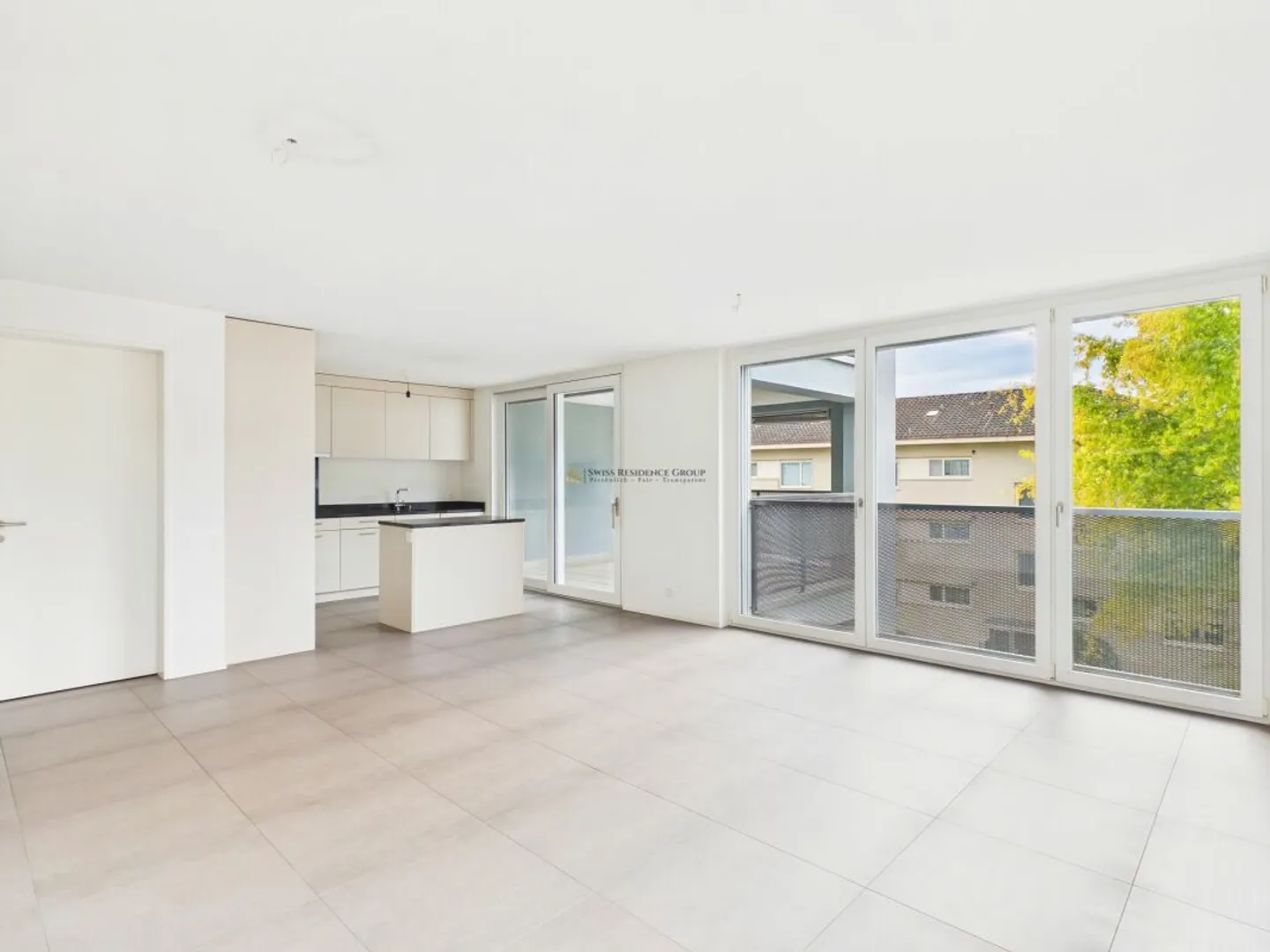 Appartement lumineux de 4,5 pièces avec grand balcon ensoleillé - Photo 2 sur 13