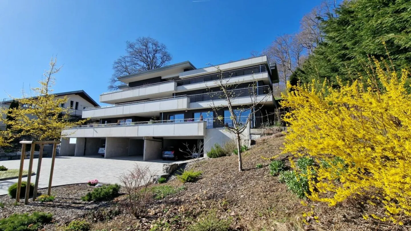 HOCHWERTIG MIT ATEMBERAUBENDER AUSSICHT - Foto 2 von 13