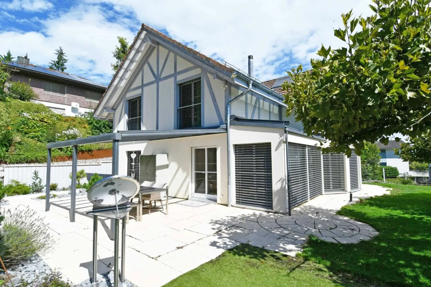 Well-maintained 5.5-room single-family house with beautiful garden - Photo 9 of 13