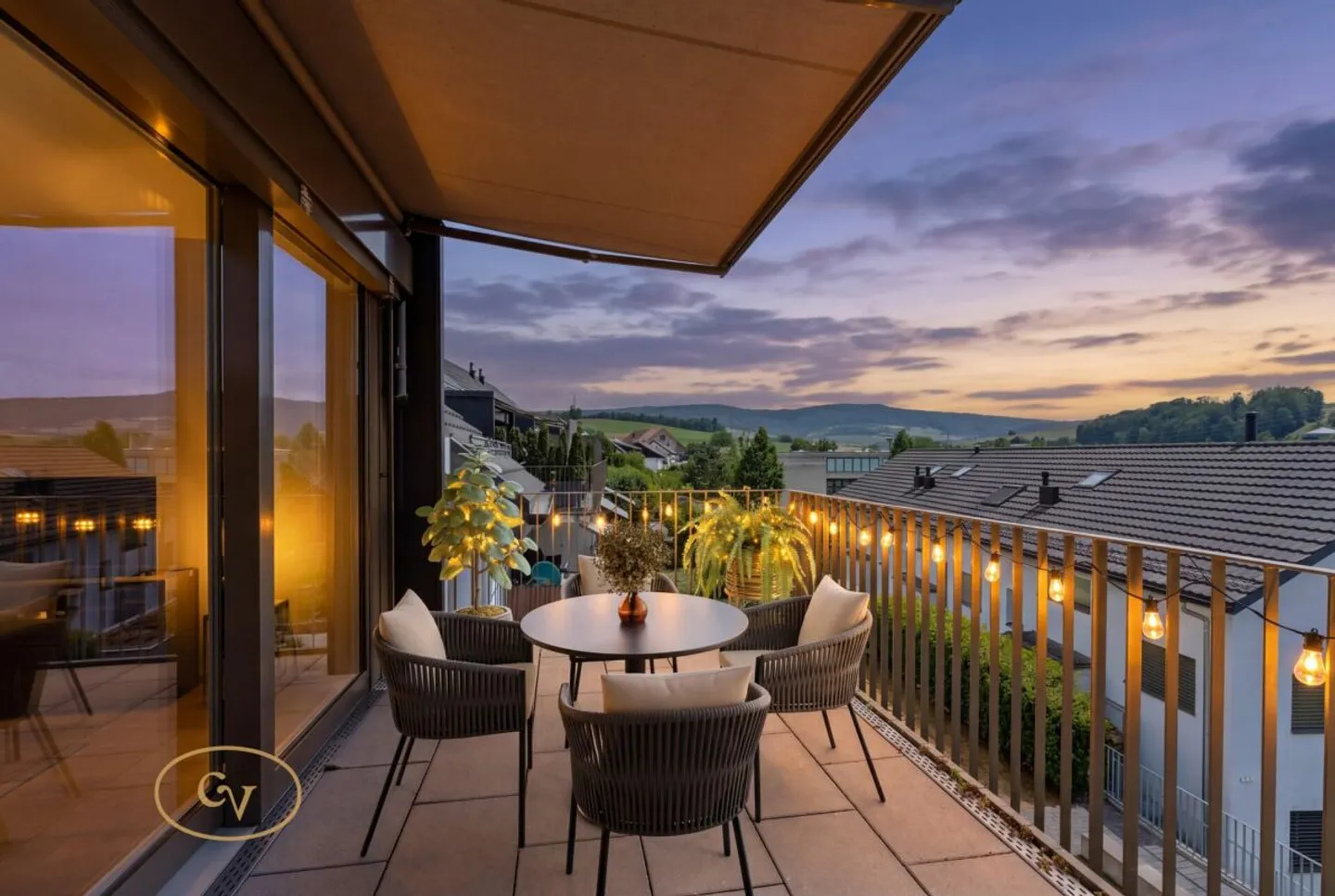 Appartamento duplex luminoso con galleria, vista panoramica e sole serale - Foto 3 di 13