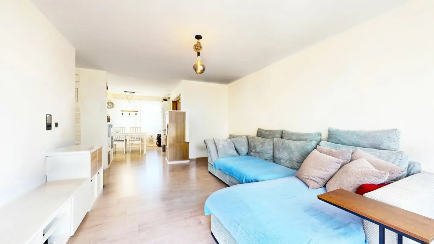 Appartement bien entretenu avec balcon, cave, grenier et place de parking - Photo 6 sur 13