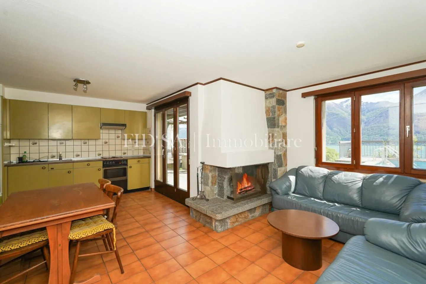 MINUSIO - Maison bifamiliale spacieuse avec un grand potentiel et une vue magnifique - Photo 10 sur 12