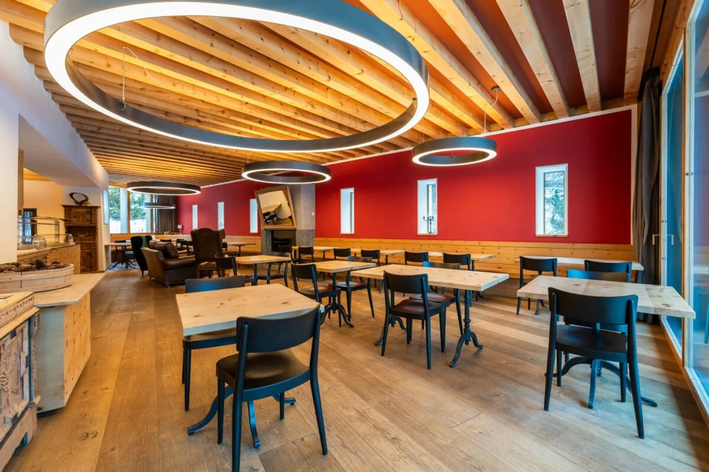 Crusch Alba - operational hotel ensemble in S-Charl - Photo 2 of 13