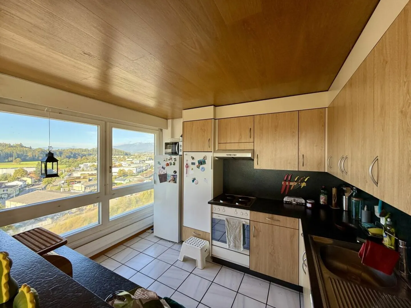 Ampio appartamento di 5,5 stanze con bella vista in una posizione centrale a Derendingen - Foto 6 di 13