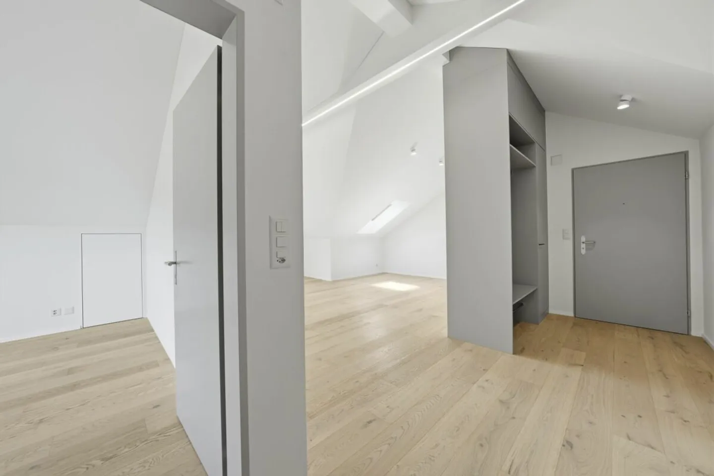 Charming fully renovated penthouse apartment with balcony and panoramic view in idyllic Urnäsch - Photo 9 of 13