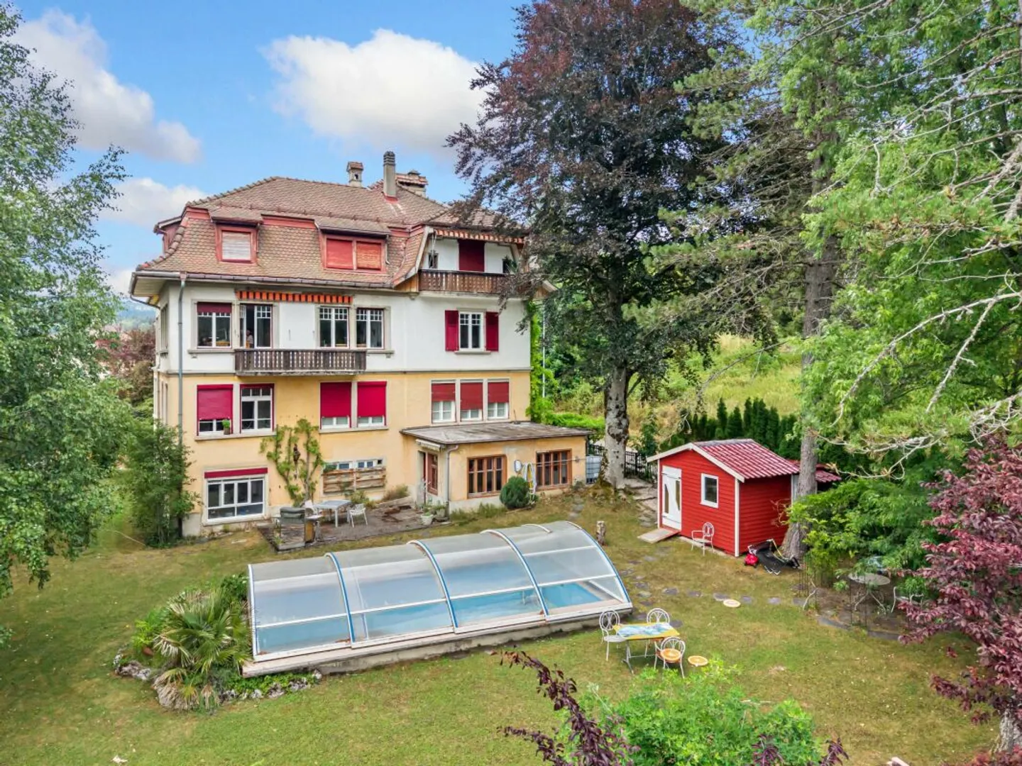 Casa padronale con 4 appartamenti e piscina - Foto 3 di 13