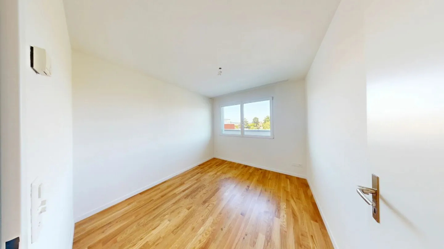 Ready for immediate occupancy - bright penthouse apartment in Aesch BL - Photo 8 of 13