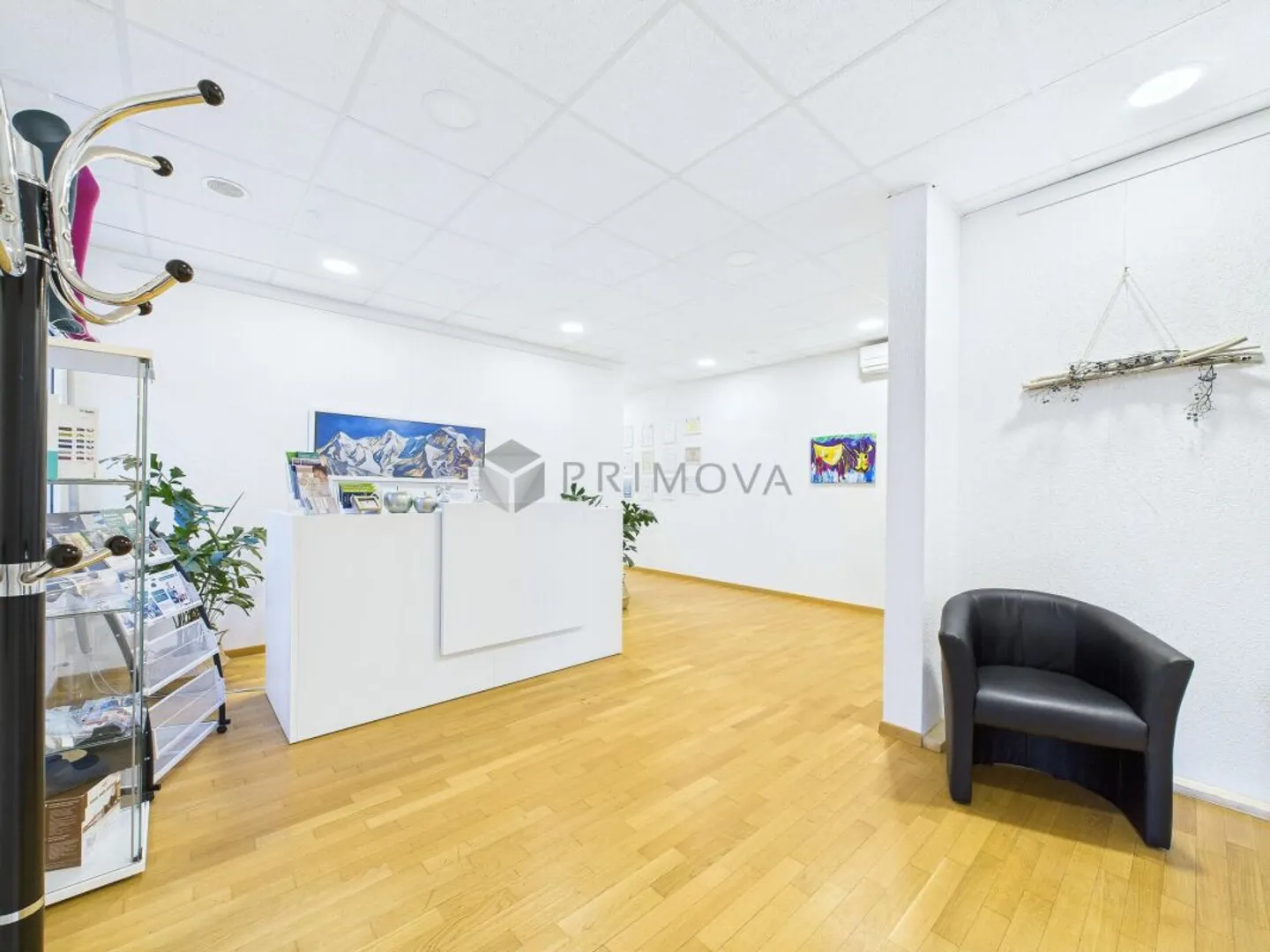 Functional commercial space on the ground floor with parking spaces - Photo 2 of 13