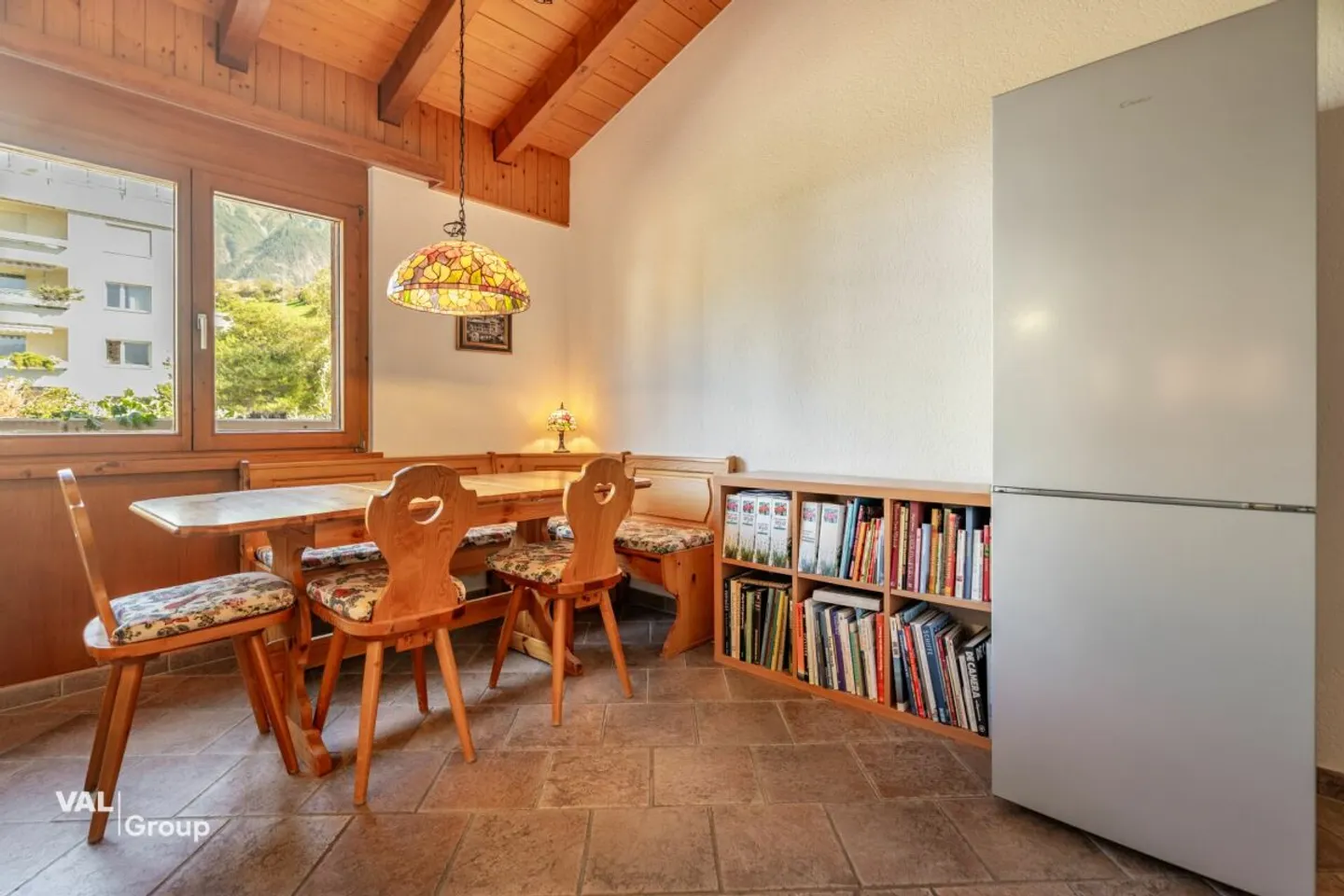 Vivere sopra i tetti di Brig con sole, vista ampia e molta privacy - Foto 7 di 13
