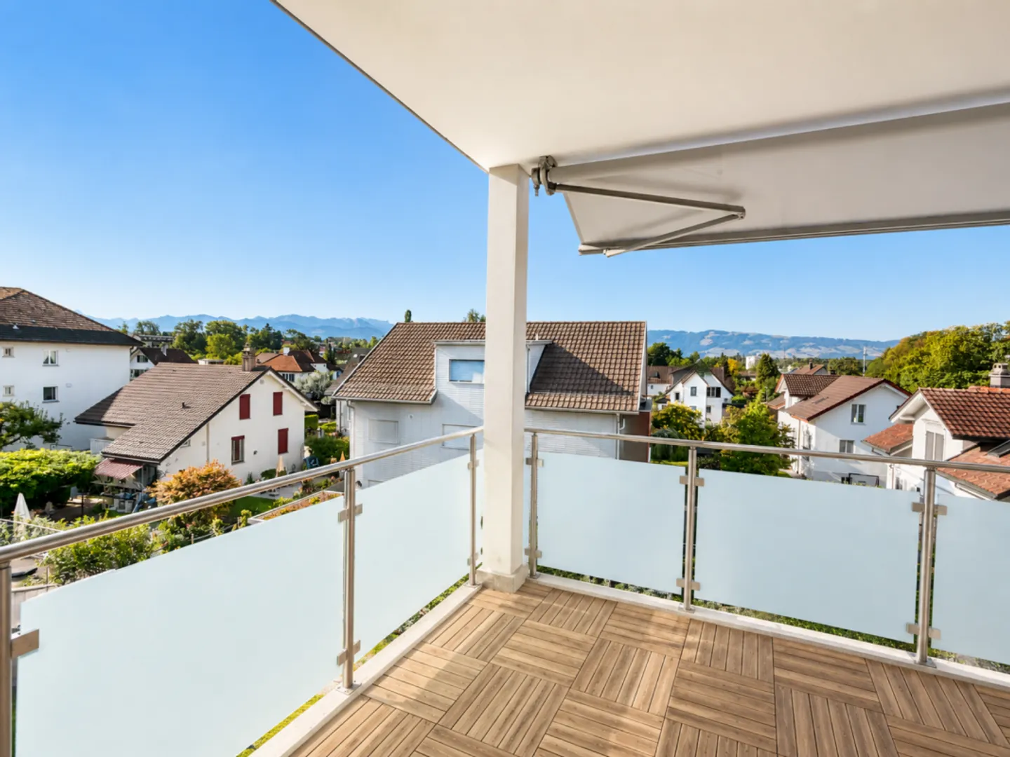Appartamento esclusivo di 3,5 stanze con grande balcone in affitto - Foto 2 di 7