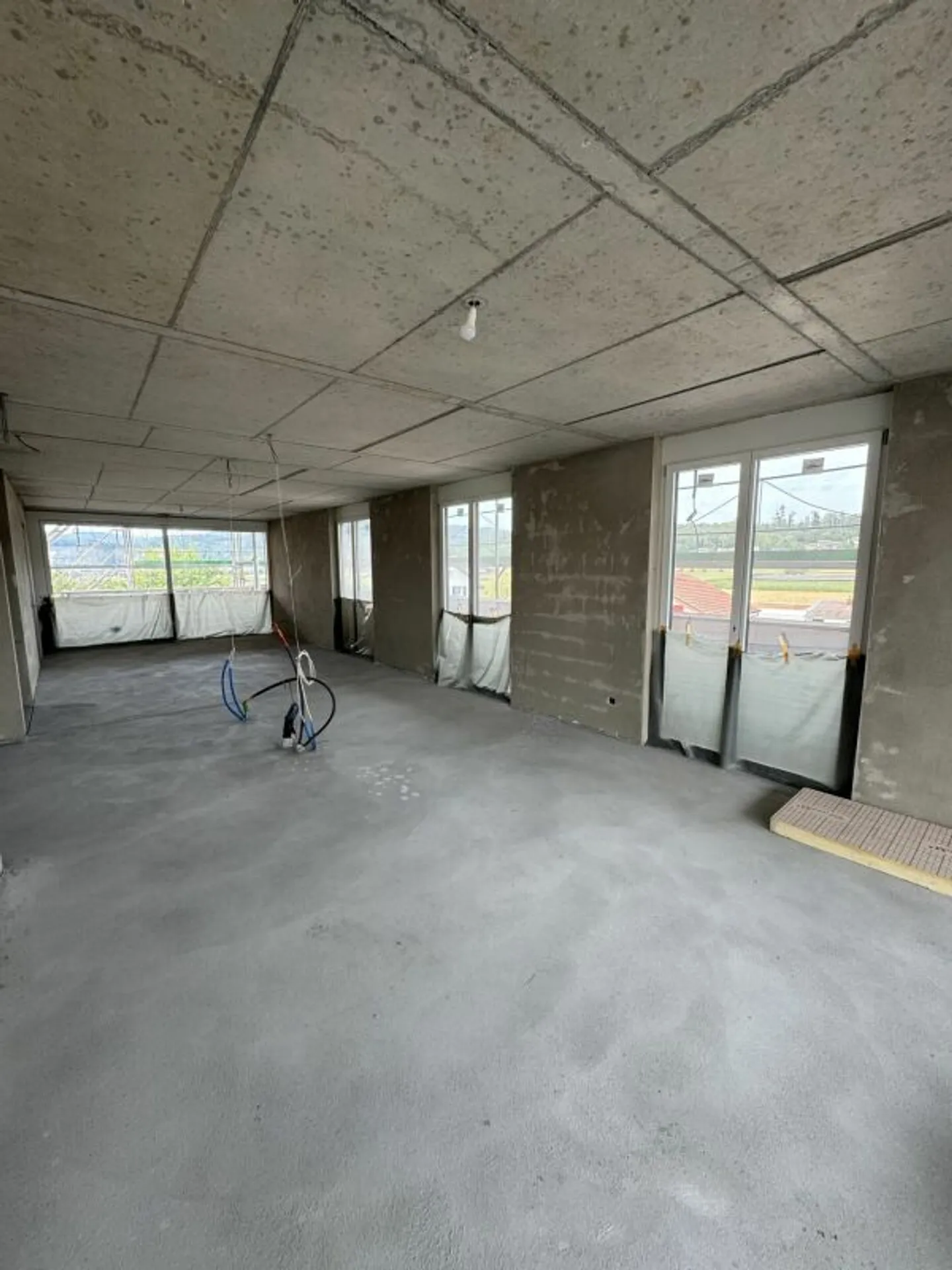 Einzigartige 3.5-Zimmer Wohnung mit 70m2 Terrasse und Wintergarten - Photo 3 sur 13
