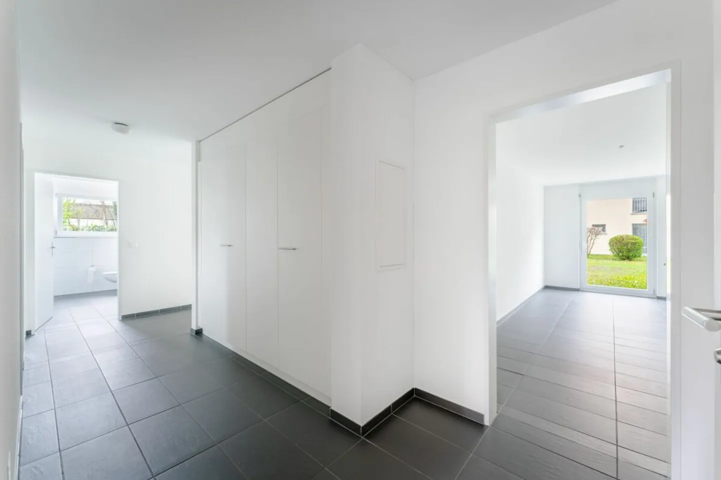 Well-maintained 3.5 room apartment in a quiet location on the upper floor - Photo 10 of 13