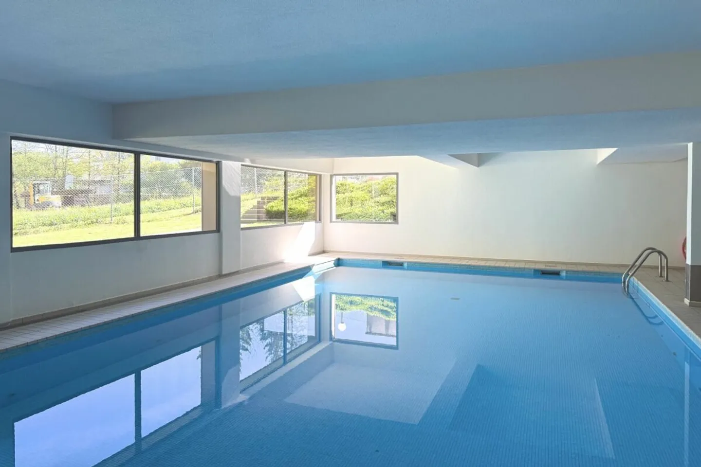 4½-Zr. Wohnung mit Aussicht, Garage und Hallenbad - Foto 4 von 12