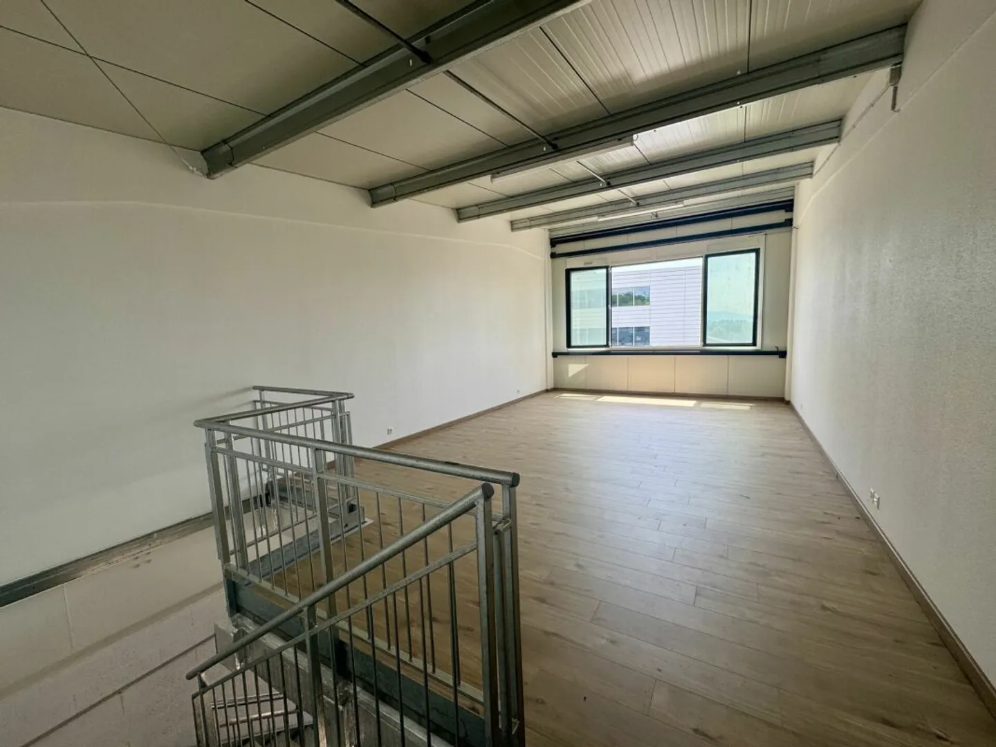 Craft or industrial hall on two levels - Photo 5 of 7