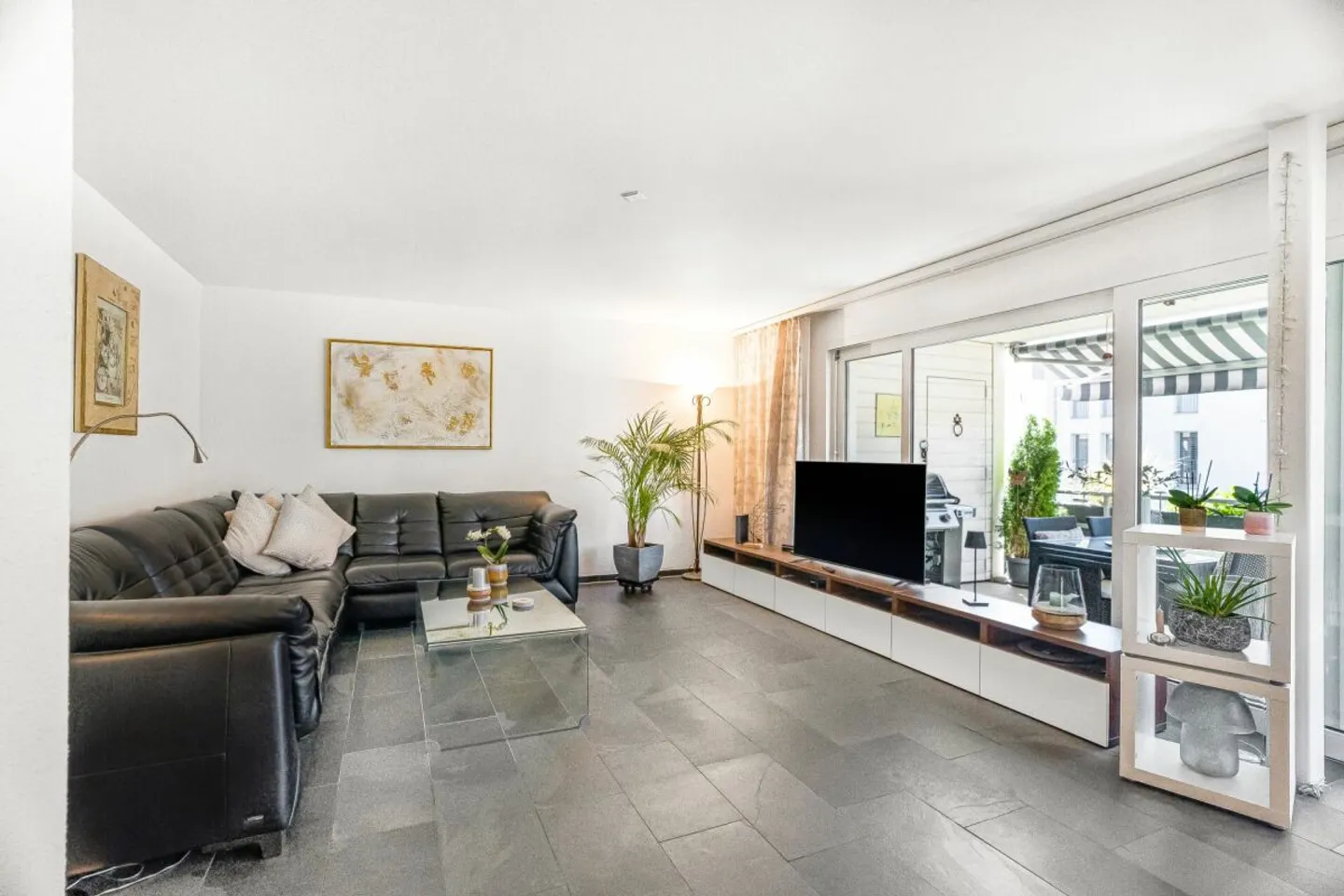 Bonaduz: Helle 4.5-Zimmer-Wohnung in grossem Balkon, Lift und eigenem Hobbyraum - Foto 2 von 13