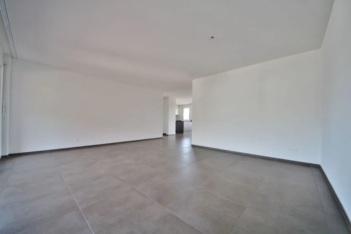 Spazioso appartamento con giardino di 4½ locali - Foto 2 di 12