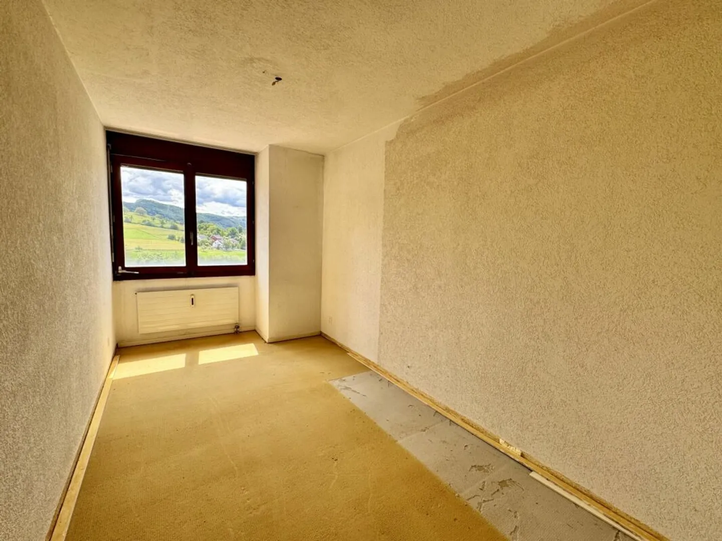 Vue dégagée, espace et potentiel : maison mitoyenne à Magden - Photo 9 sur 13