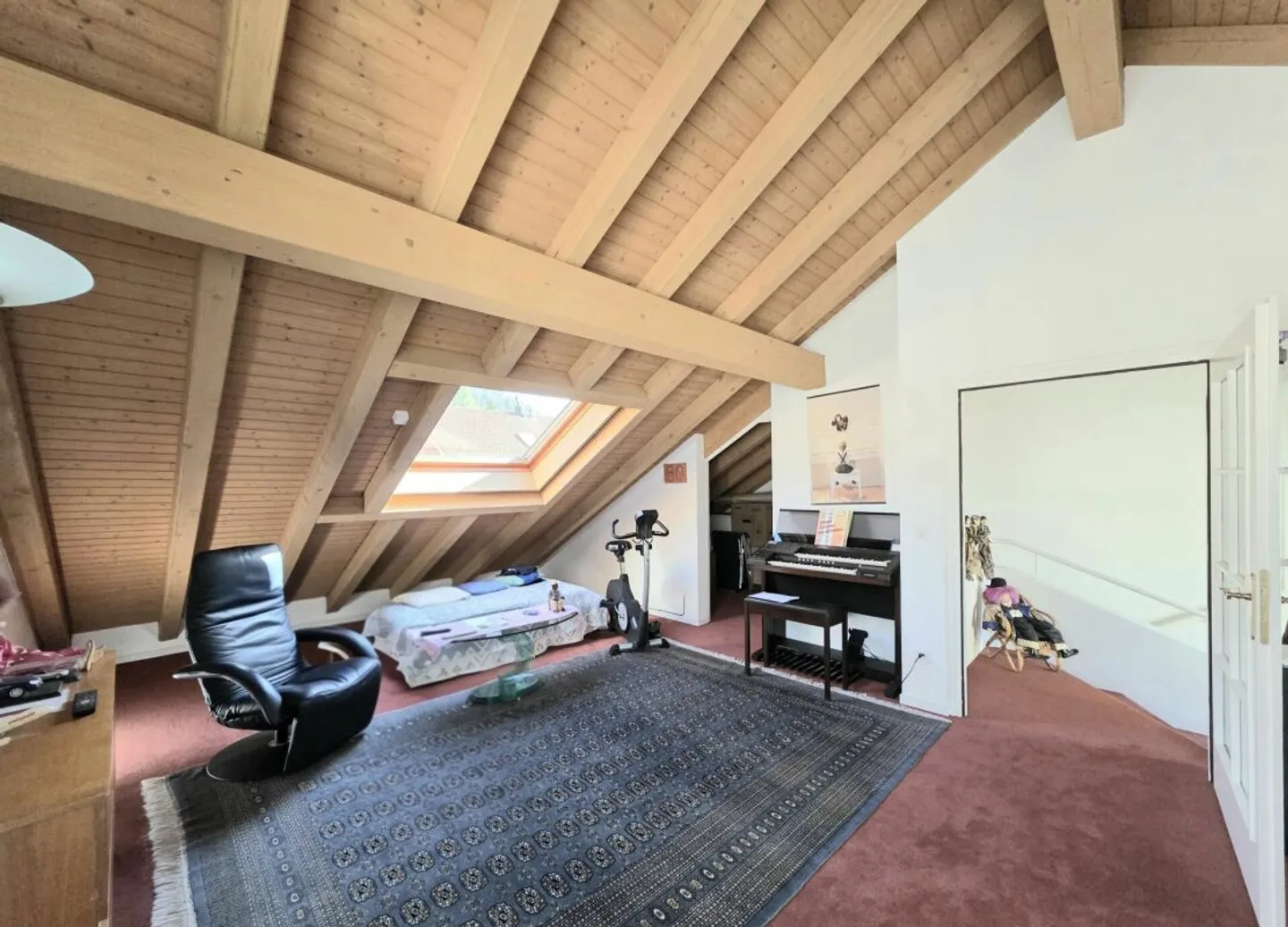 Sun, Garden &amp; Hot Tub - A Home to Fall in Love With! - Photo 12 of 13