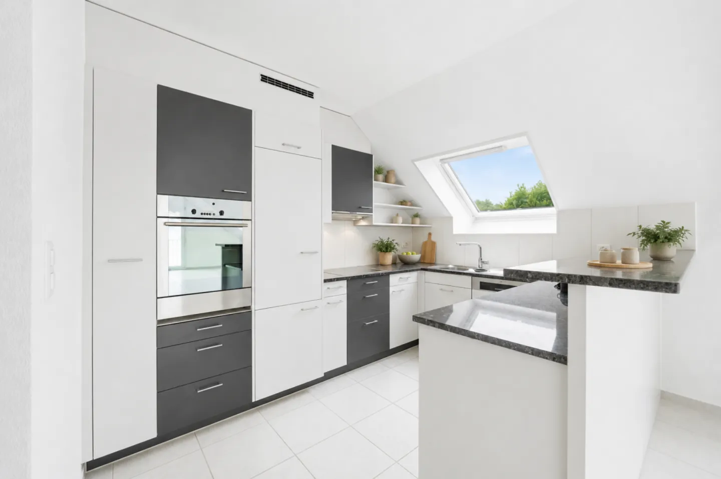 Charmante Dachwohnung in Starrkirch-Wil - Foto 3 von 13