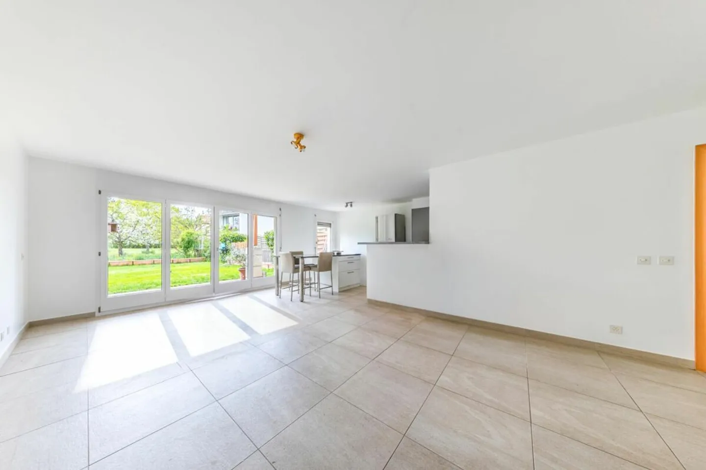 5-ZIMMER-WOHNUNG MIT GÄRTEN UND UNABHÄNGIGEM RAUM - Foto 2 von 13