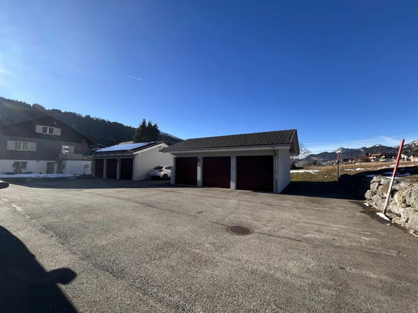 Appartamento 3.5 locali vicino all'area ricreativa con stufa, balcone e garage - Foto 10 di 11