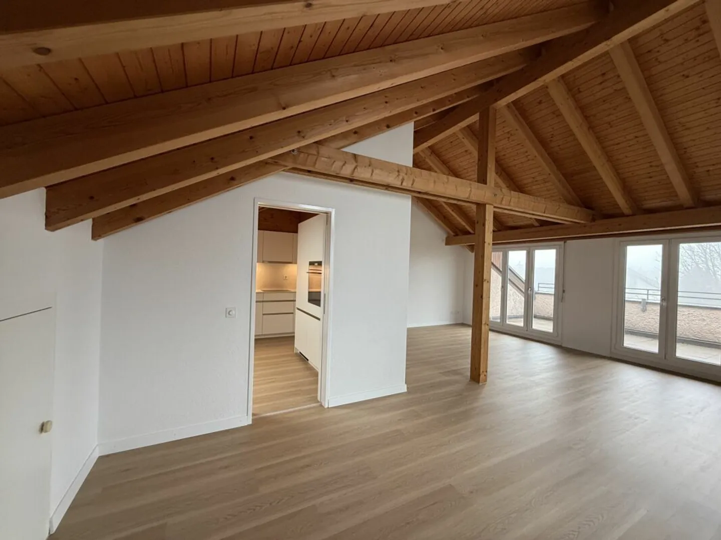 Spacious and bright penthouse apartment with two sunny balconies - First occupancy after loving overall renovation - Photo 2 of 13