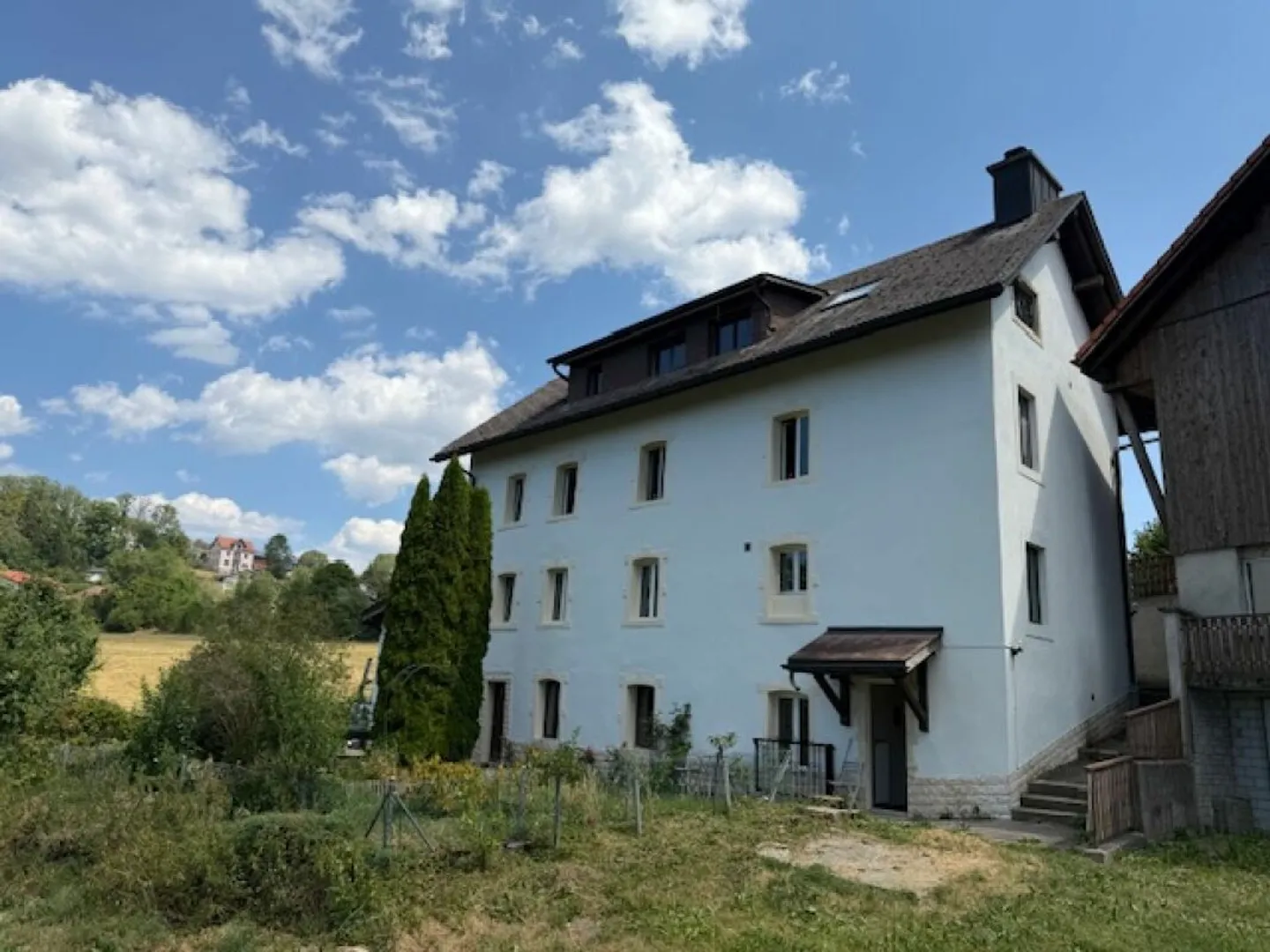 Building of 5 apartments - Photo 2 of 5