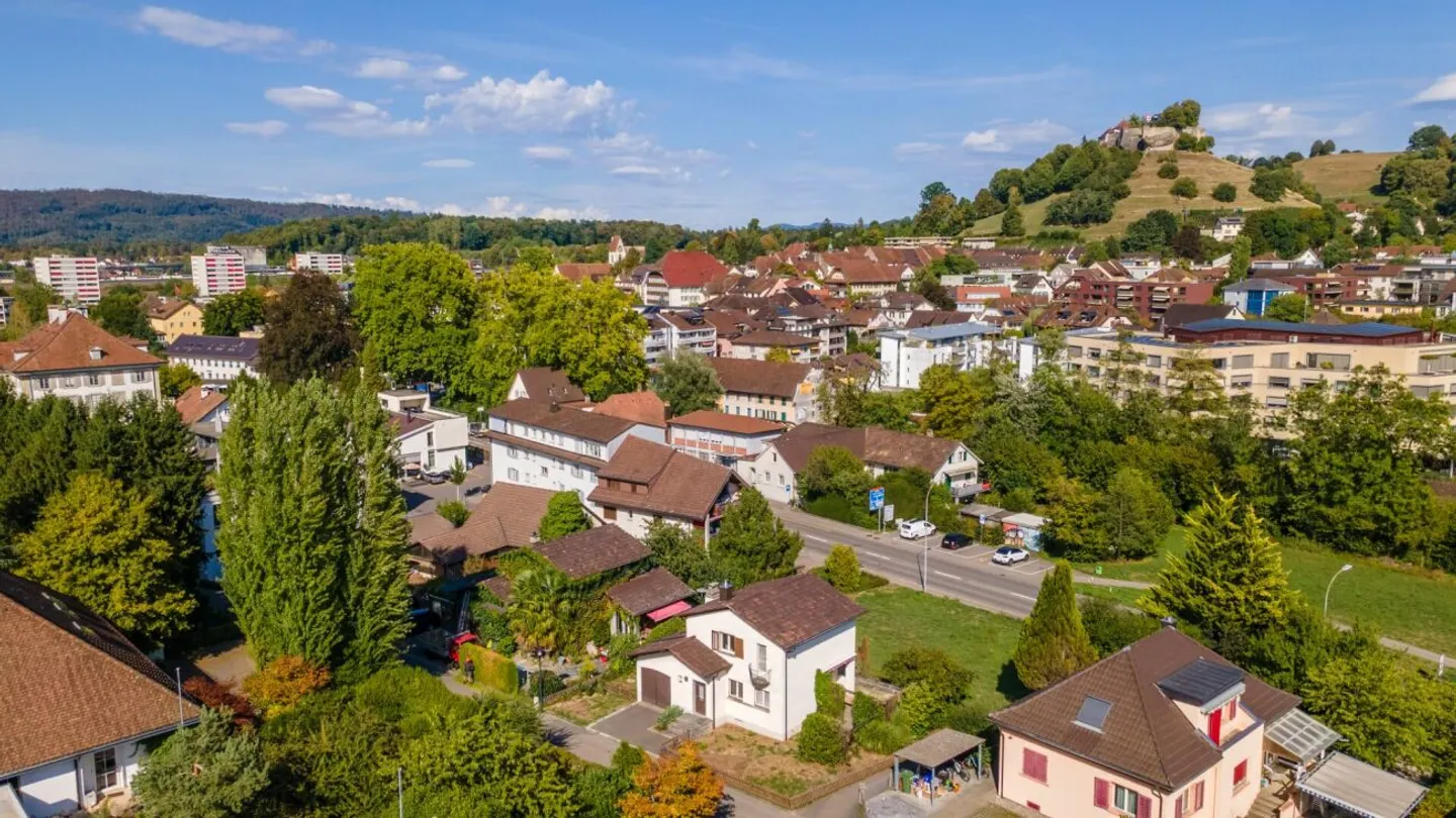 Petit mais bien avec vue sur le château et besoins de rénovation - Photo 12 sur 13