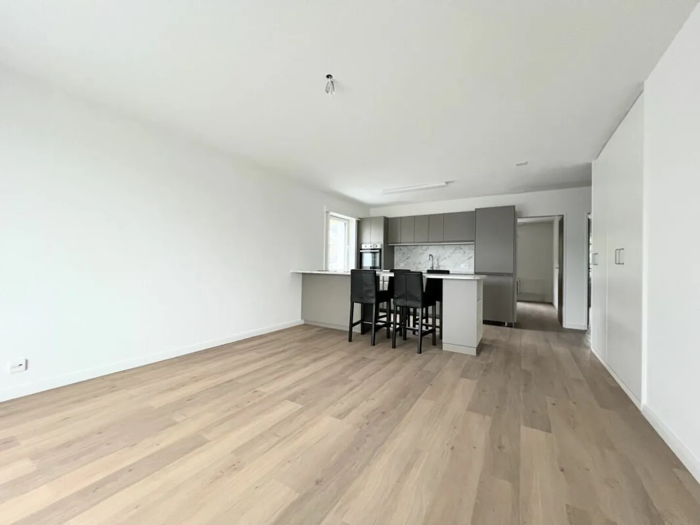 Appartement moderne de 4,5 pièces dans un emplacement calme - Photo 3 sur 9