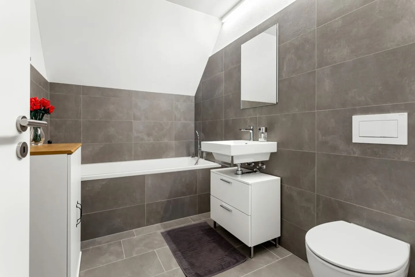 Wohnen mit Charme - neuwertige 4.5-Zimmer-Dachwohnung - Photo 4 sur 12