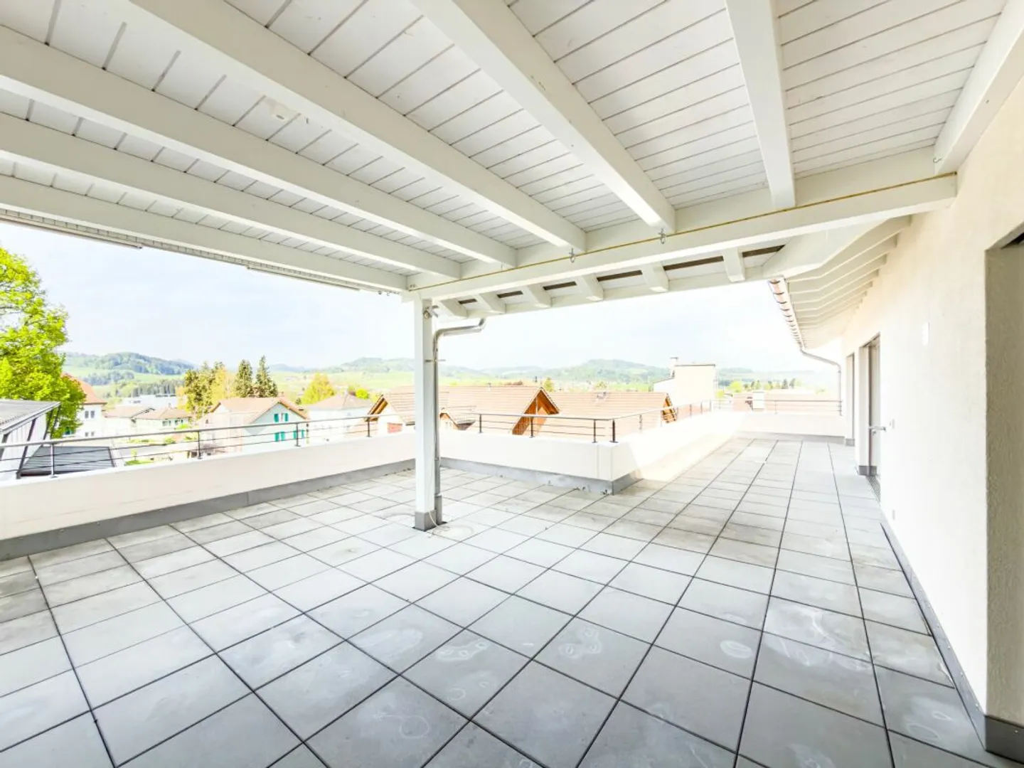 Moderne Dachwohnung mit grosser Terrasse - Foto 2 von 13